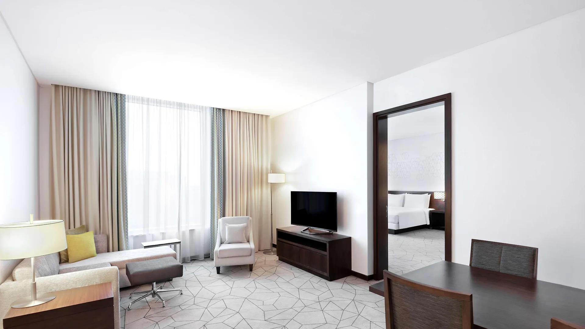 Hyatt Place Dubai Baniyas Square 4*,