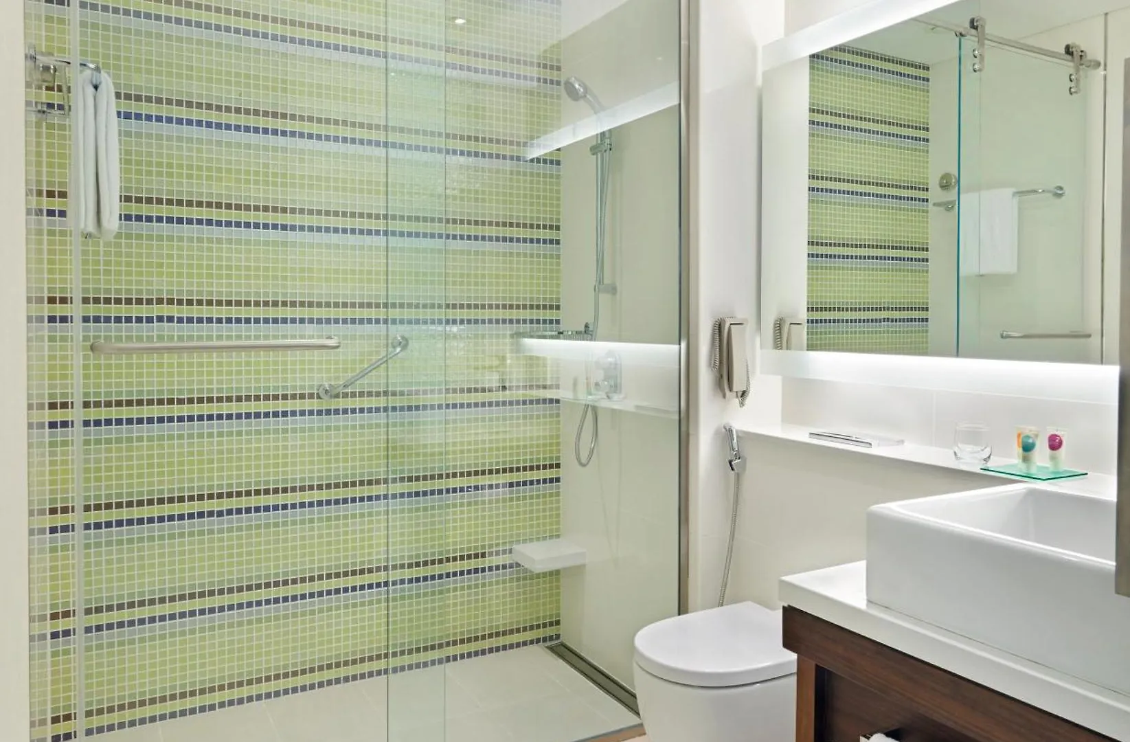 Hyatt Place Dubai Baniyas Square 4*,